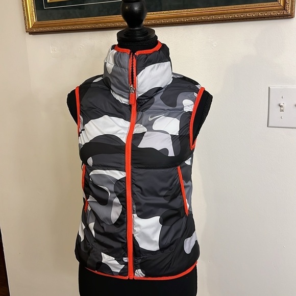 Girls Nike Alliance Graphic Reversible Puffer Vest, Sz. Medium. - Picture 1 of 10